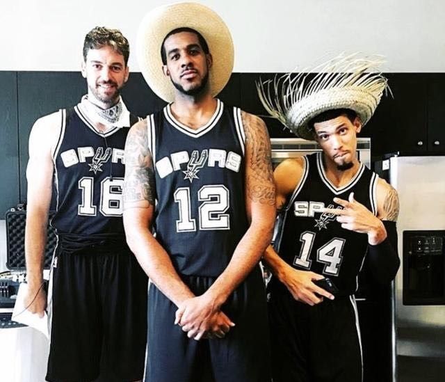 T1引援HLE上单与GEN下路，新赛季阵容引关注（T1补强：HLE上路与GEN下路加盟，新赛季阵容成焦点）