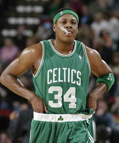 勇夺金靴，法比奥赛后社媒：感谢队友以及每位愿意相信我的人（法比奥加冕金靴，赛后社媒致谢队友与每一位相信我的人）