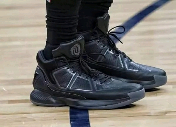 鲁媒：依木兰、陈泽仕参加山东队赛前合练，韩鹏参与了抢圈（鲁媒：依木兰、陈泽仕随队完成赛前合练 韩鹏亮相抢圈）