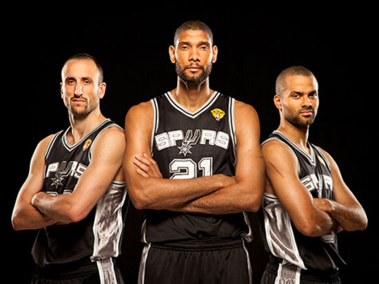 87年主场不败！梅里诺传射建功，阿森纳2-0小蜜蜂十一轮不败领跑（87年主场不败纪录延续！梅里诺一传一射，阿森纳2-0小蜜蜂，十一轮不败稳居榜首）