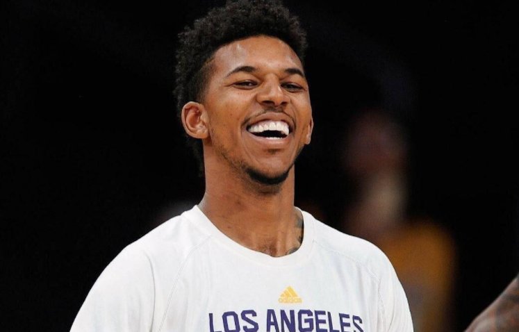 记者：费内巴切有意在冬窗引进罗马前锋多夫比克（记者曝费内巴切盯上罗马前锋多夫比克，计划冬窗引进）