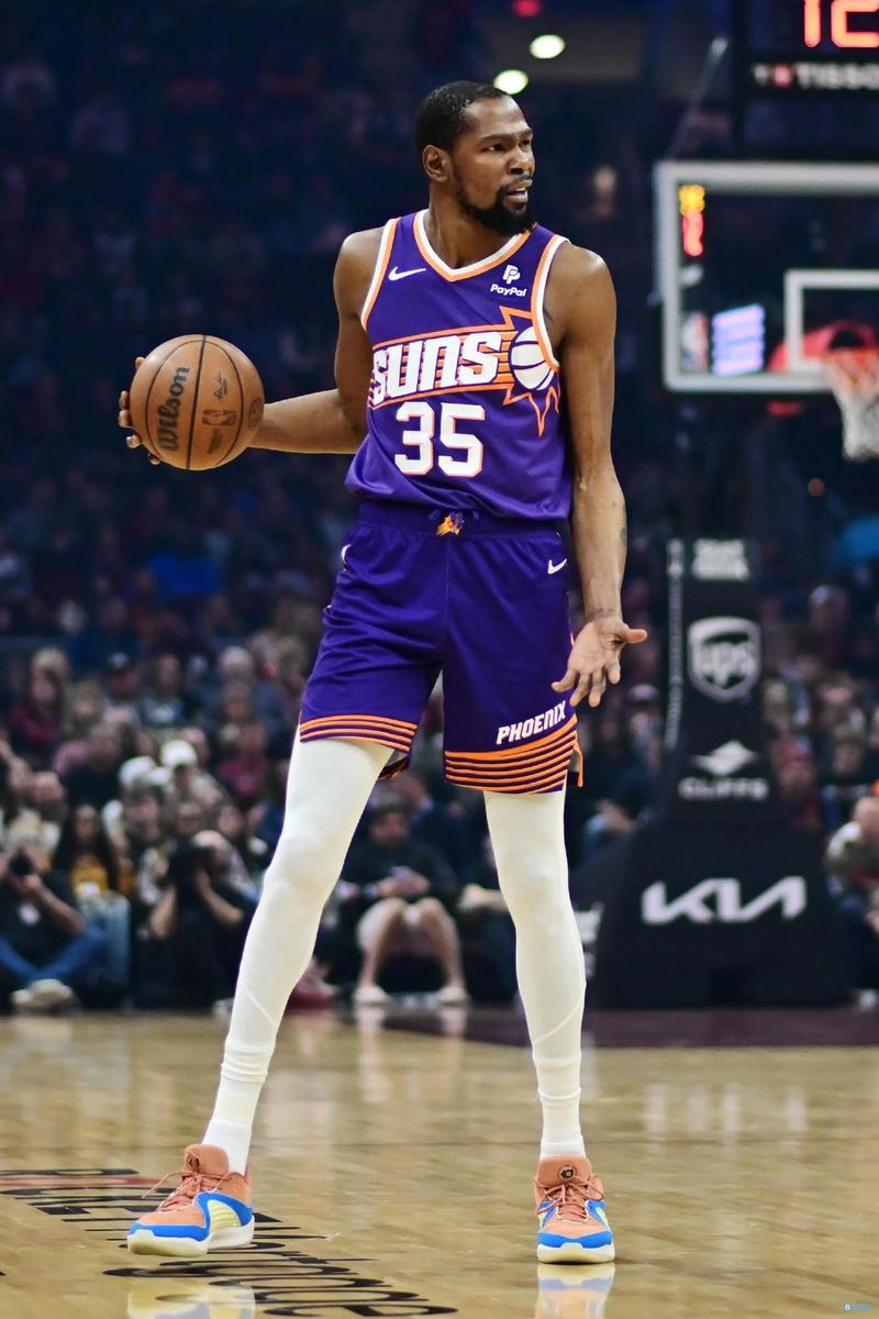 胡尔克谈转会传闻：媒体谈论的比我自己知道的还多（胡尔克回应转会传闻：媒体似乎比我更了解我的动向）