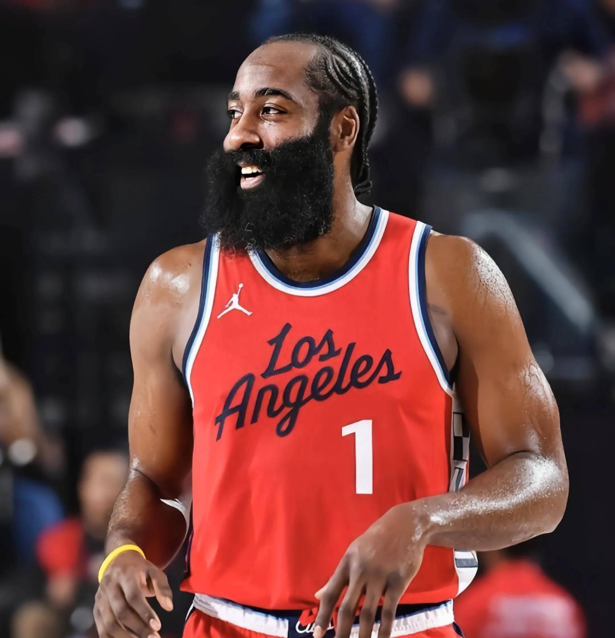 冲冠！2026赛季中超第一黑马现身，教练更新换代，瞄准多名国脚（剑指冠军！2026中超黑马崛起，教练组换代升级，锁定多位国脚）